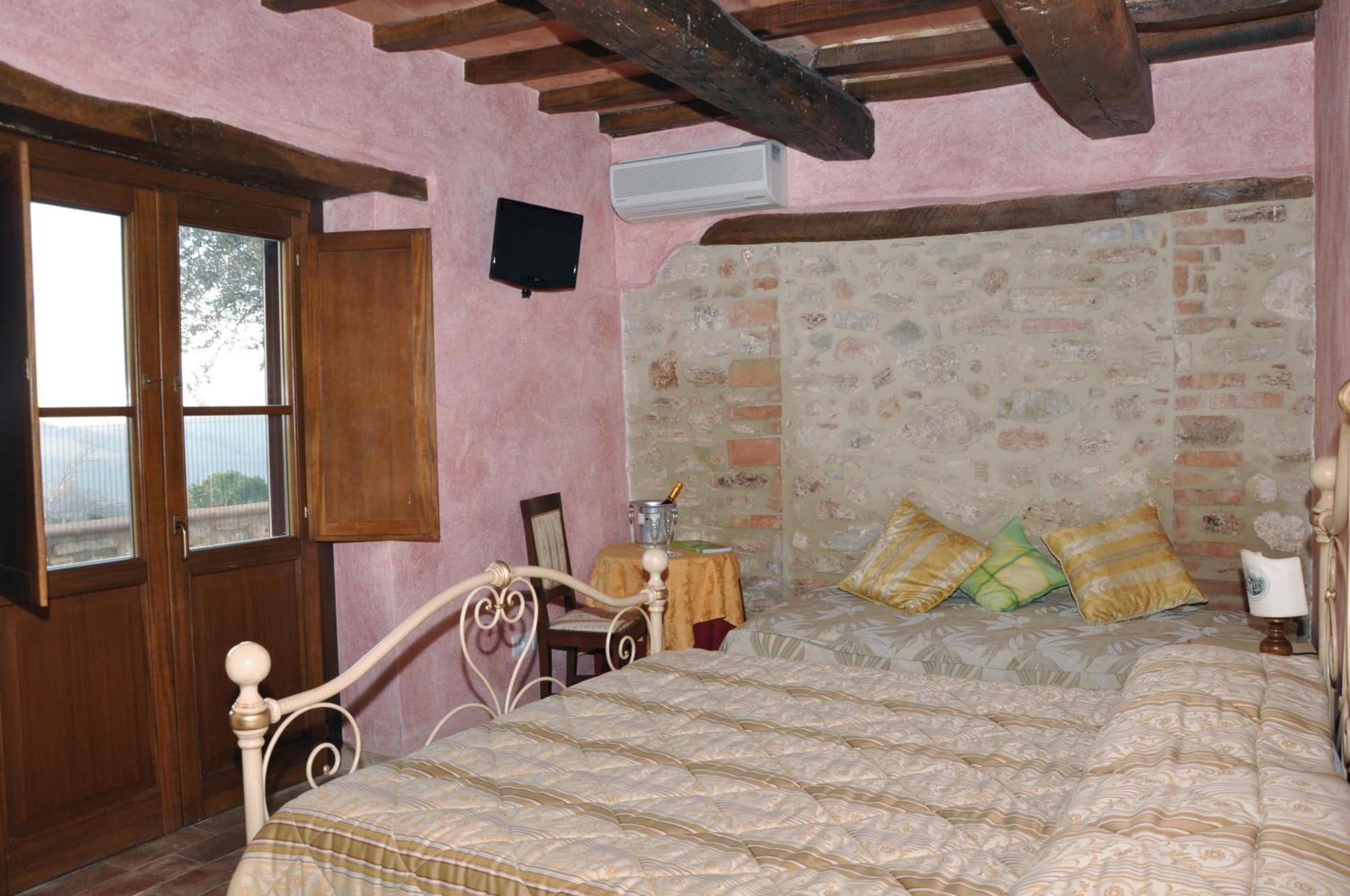 Agriturismo La Casella San Terenziano Luaran gambar