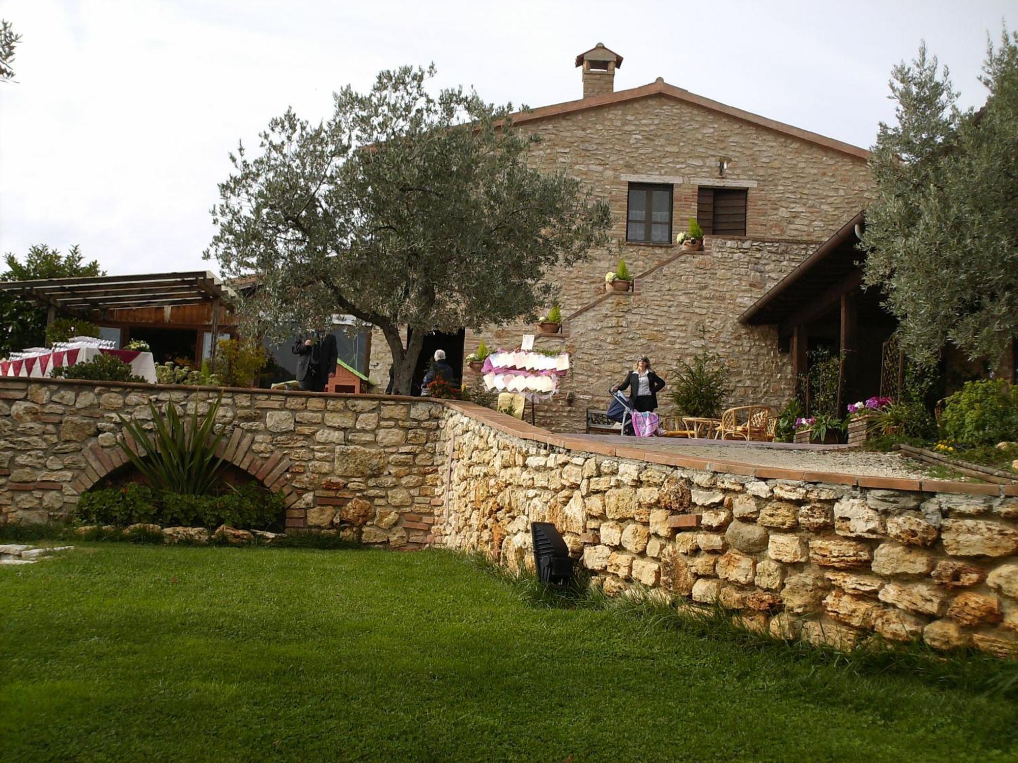 Agriturismo La Casella San Terenziano Luaran gambar